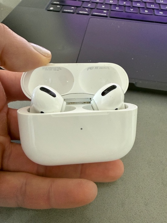 AirPods Pro 1st Generation - Picture 7 of 7